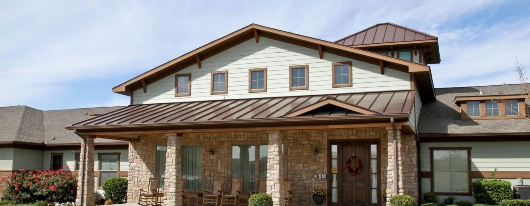 a club house with a parking lot